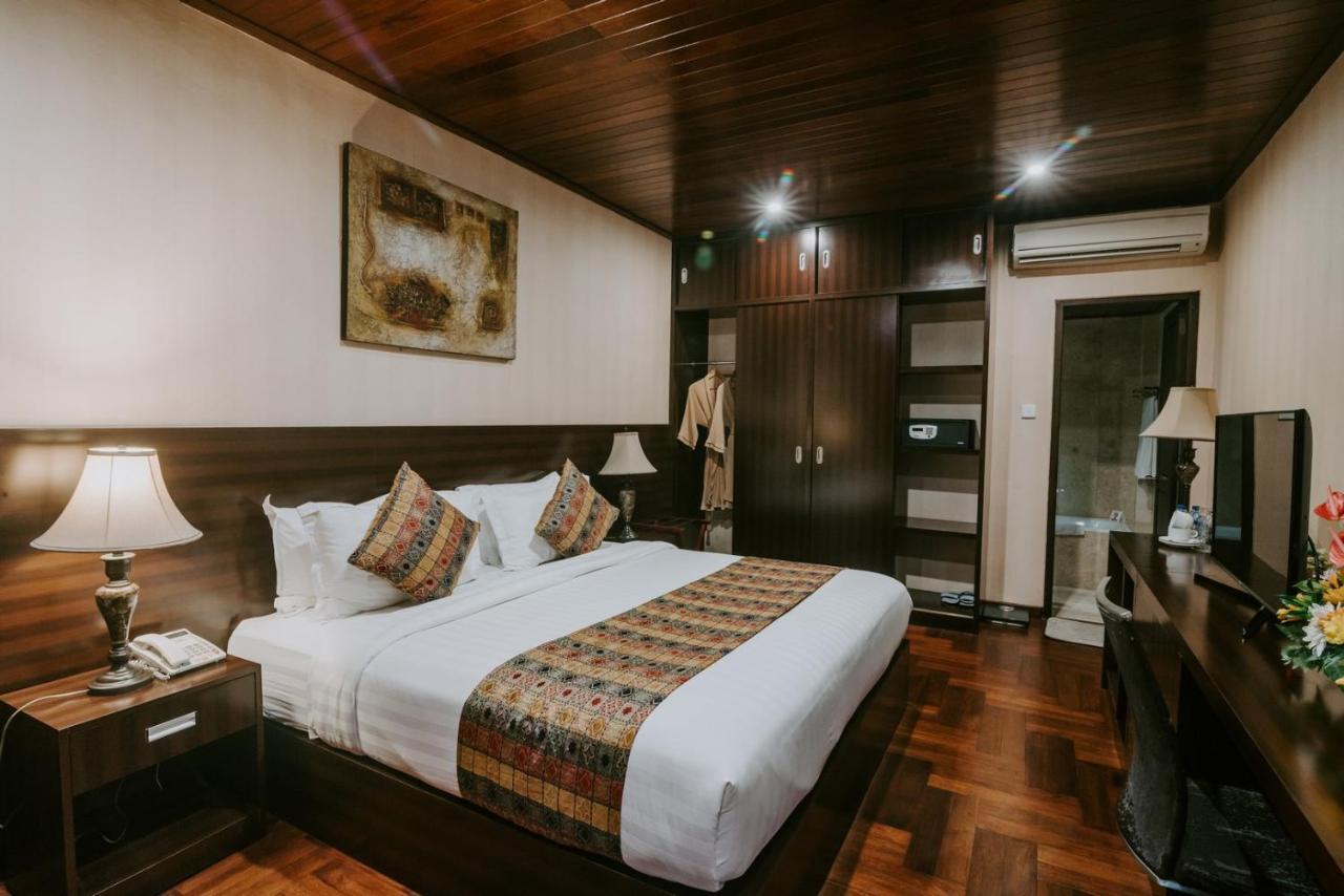 Arthur Suites By Mahavilas Kuta  Bagian luar foto